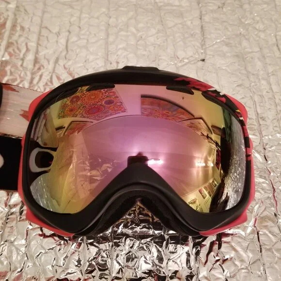 Oakley Orange Yellow and Black Snow Goggles with Yellow-tinted Reflective Lens. - Picture 5 of 7
